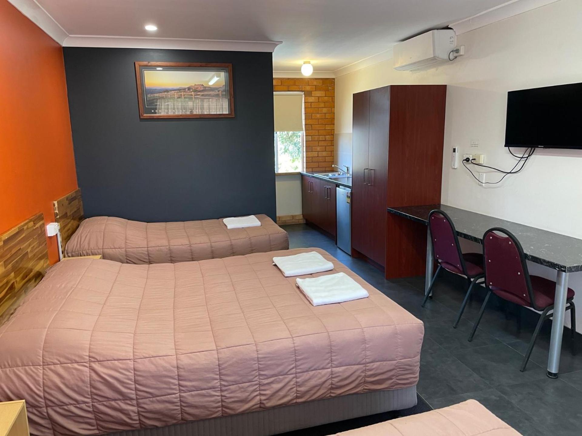 Homestead Motel Dubbo Bagian luar foto
