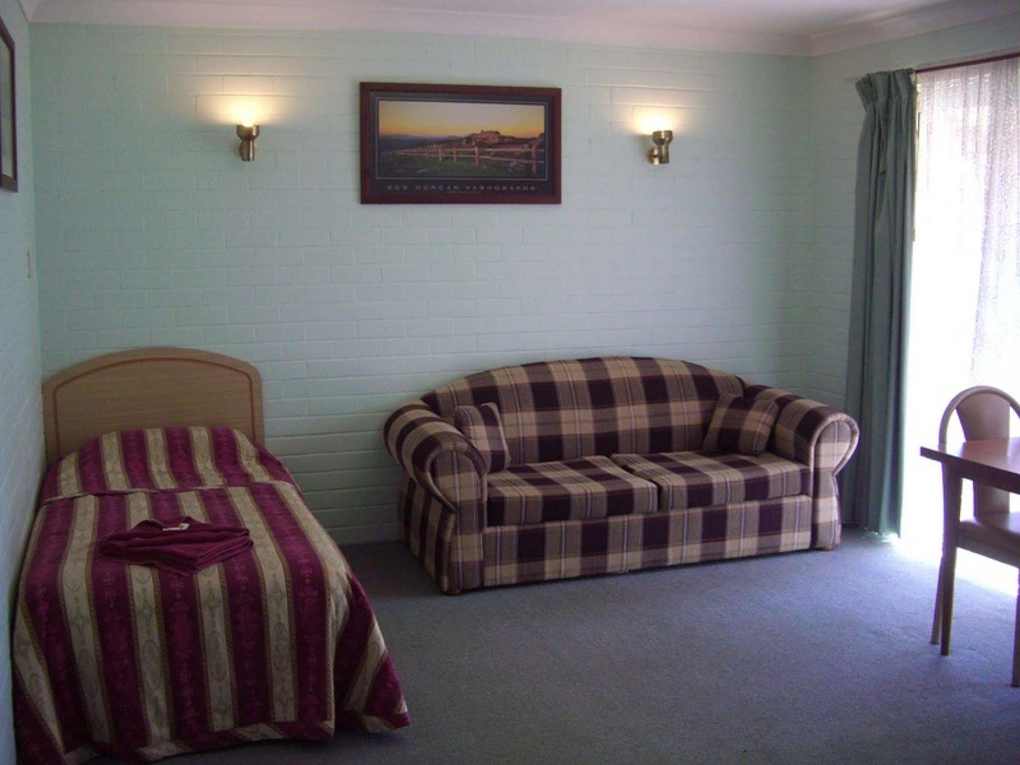 Homestead Motel Dubbo Bagian luar foto